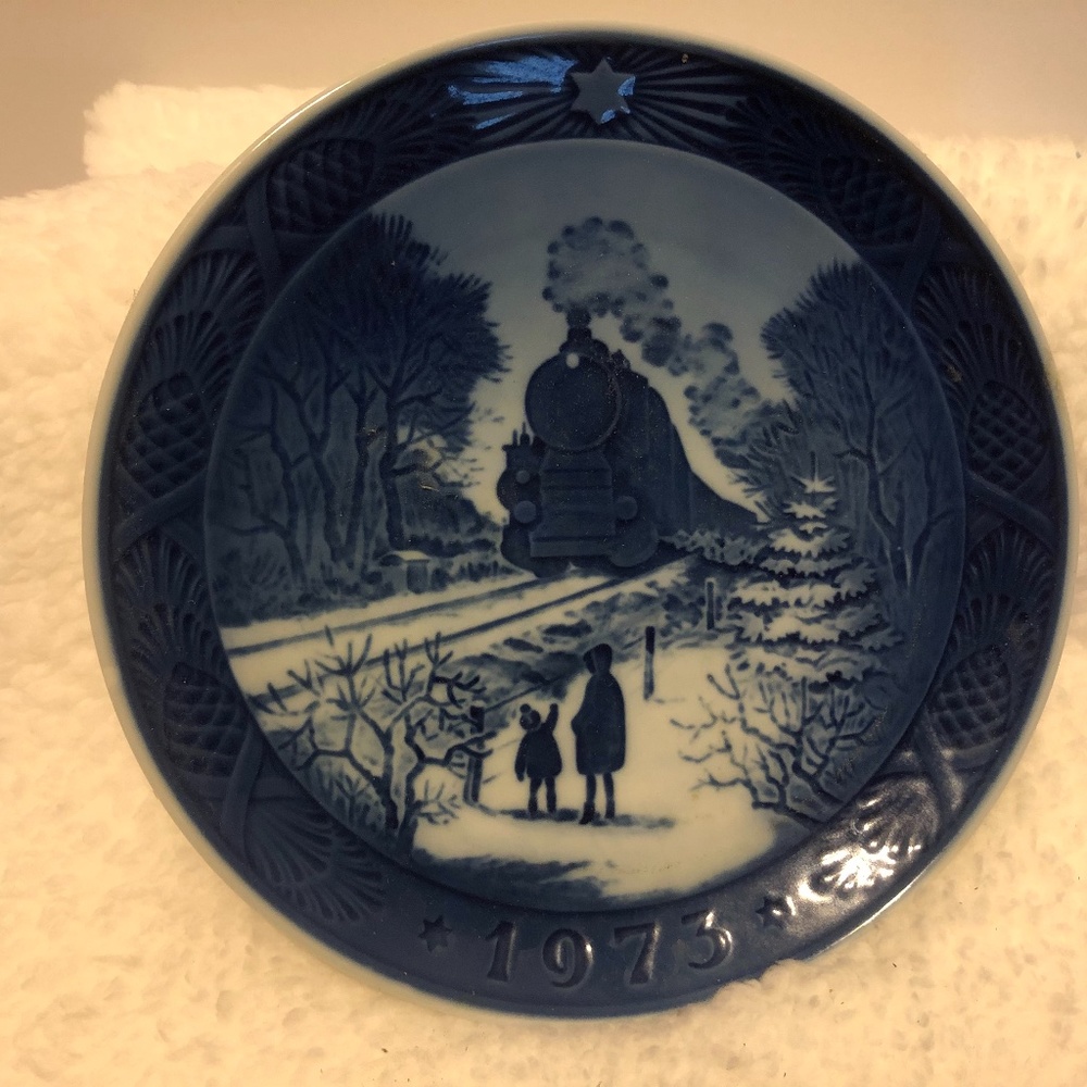 1973 Royal Copenhagen Christmas Plate